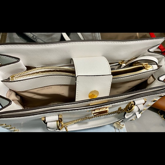 Michael Kors Purse - Picture 4 of 6